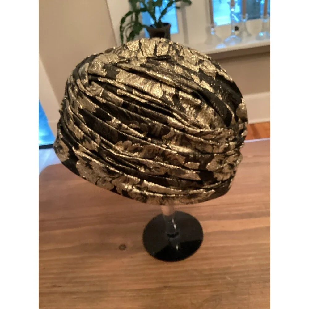 VINTAGE 1960s DON ANDERSON METALLIC BLACK GOLD PLEATED TURBAN HAT ROSES